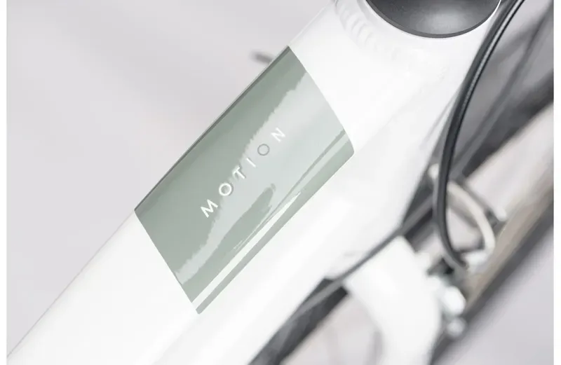 Ridgeback Motion Open Frame Ladies Hybrid Bike In White-6