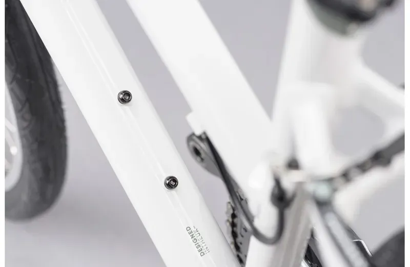 Ridgeback Motion Open Frame Ladies Hybrid Bike In White-10