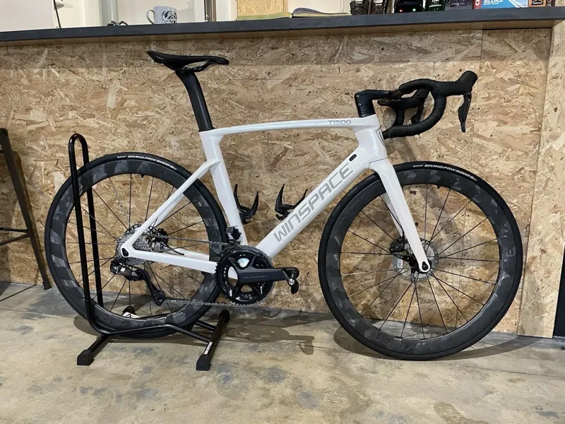Winspace T1500 White Hyper 50 Wheels Ultegra 8150 Di2 12spd Demo Bike